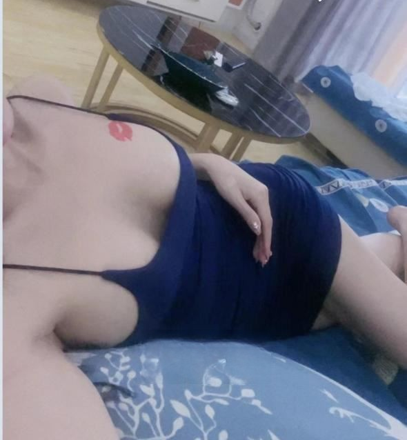 娇小黑丝少妇缇娜