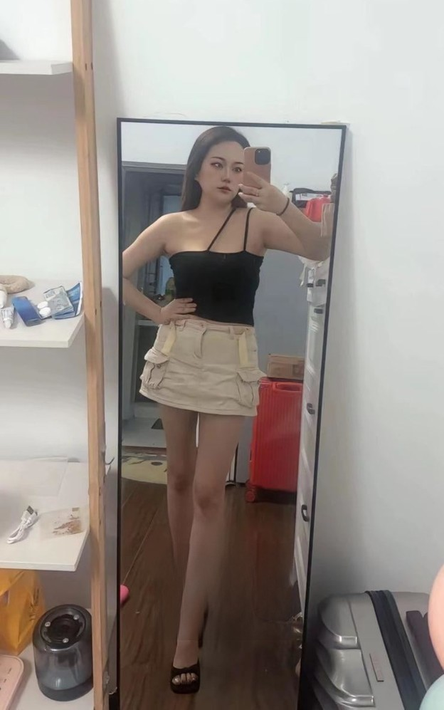 贴心标准身材辣妹子