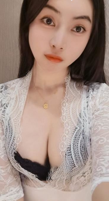 下海不久大奶妹子逼紧水多