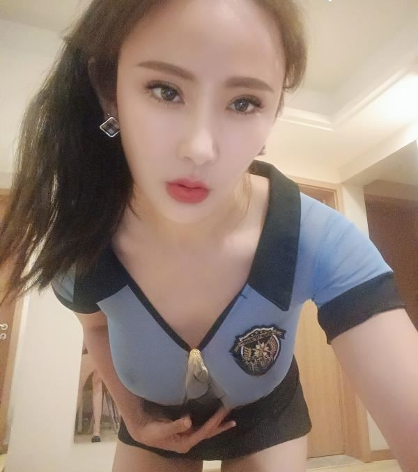 性感白嫩嫩的骚女人