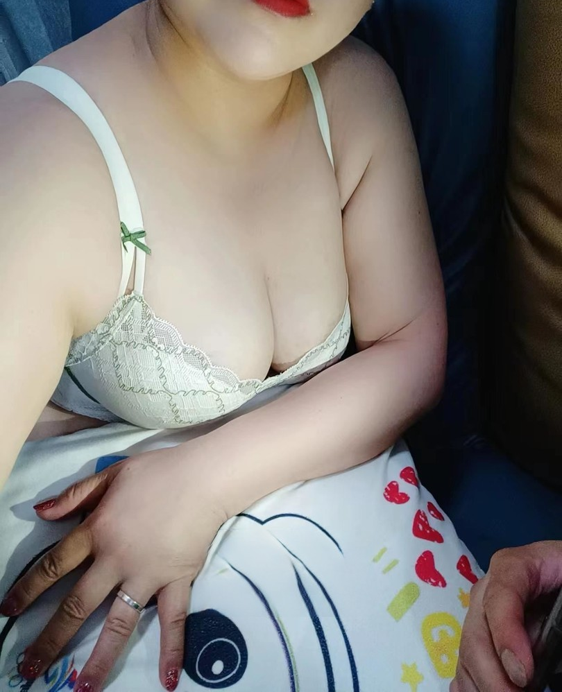 丰满迷人的川妹子