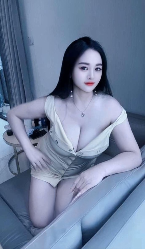 丰满大胸服务系妹子思思