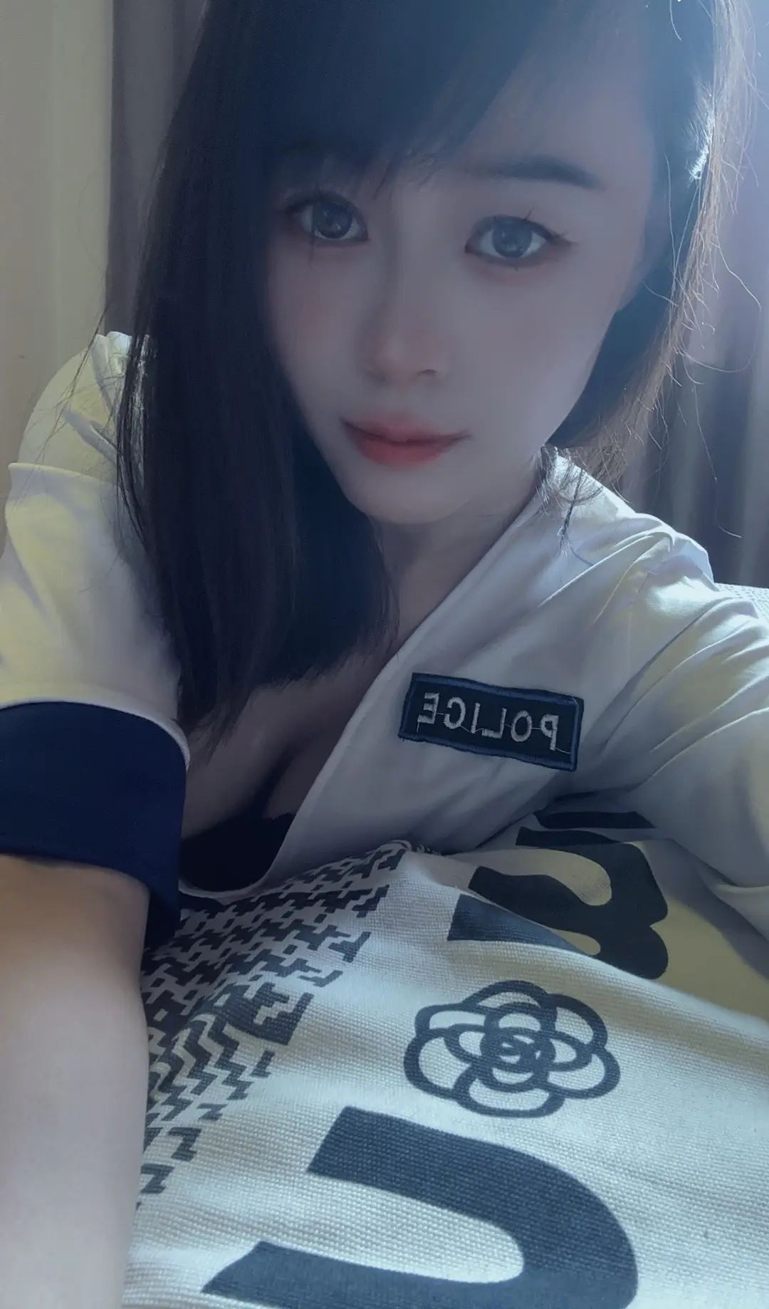 骚气大奶妹