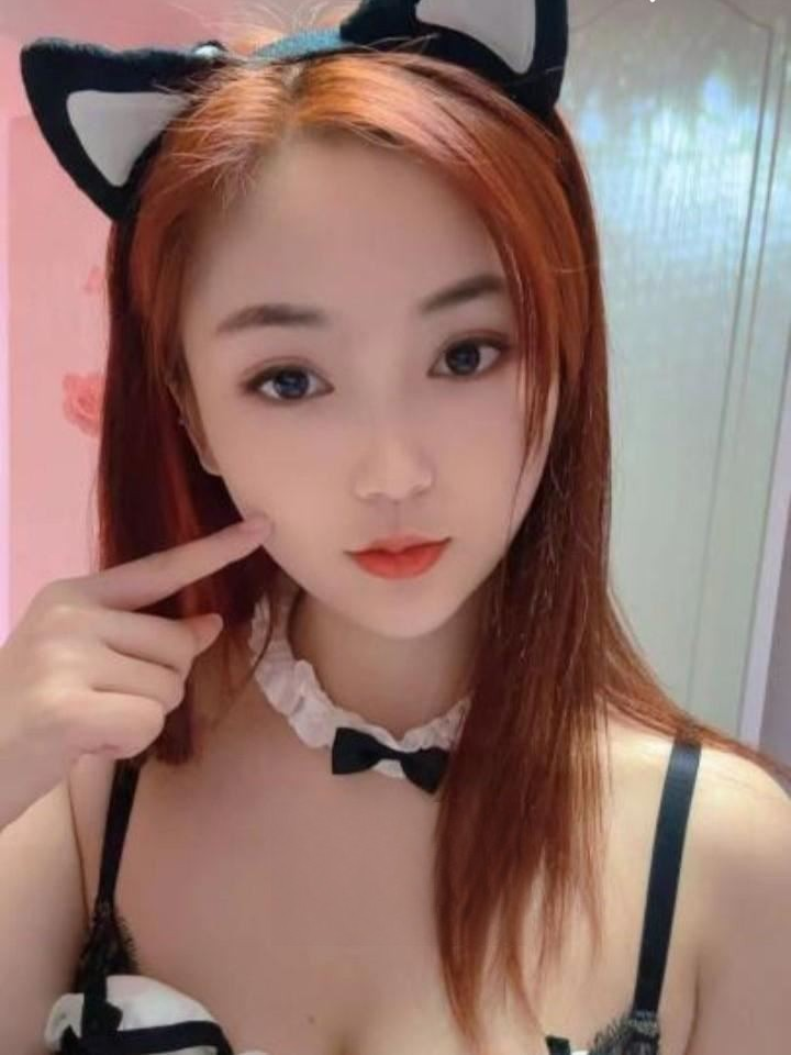 水多逼紧， 性感温柔身材好