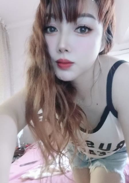 性感白嫩嫩的骚女人