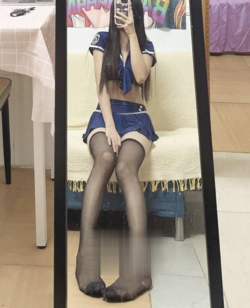 情趣制服小辣妹