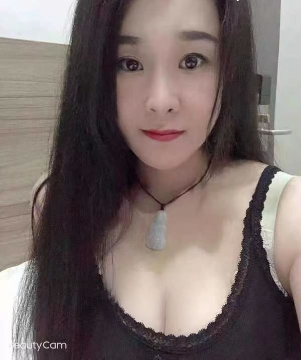 天河丰满大胸服务美女
