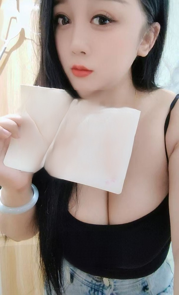 丰满巨乳少妇小雅