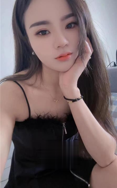 刚刚下海的极品小姐姐。