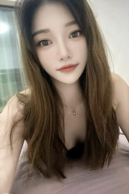 前挺后翘颜值老师