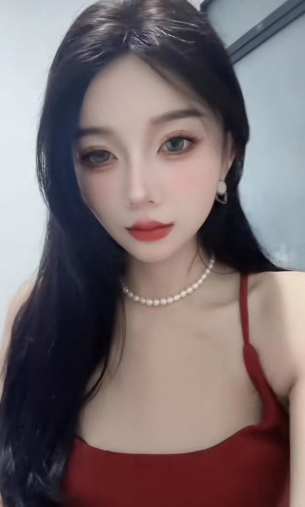大眼美女娇娇