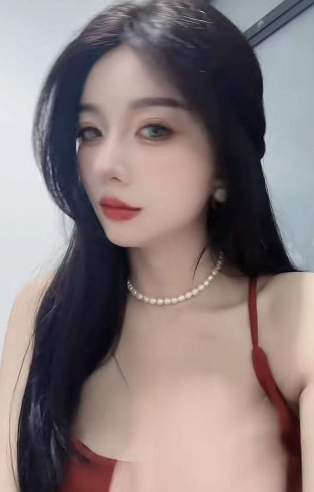 大眼美女娇娇