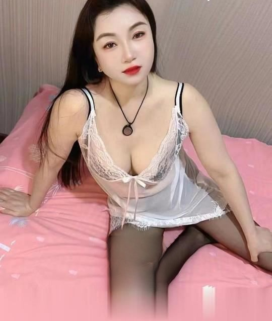 性感大奶乐乐