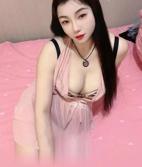 性感大奶乐乐