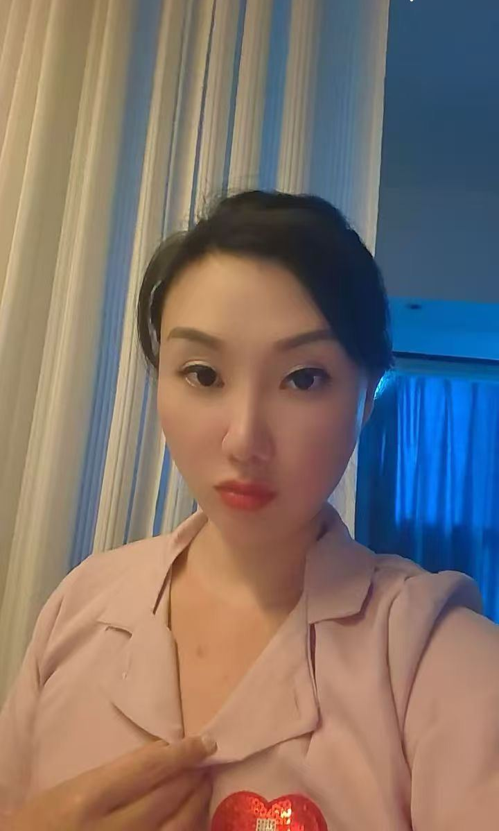 天河性感大胸露露