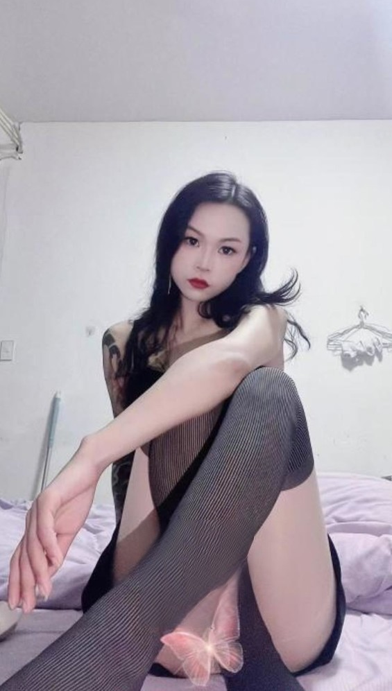 朝阳身材高挑尤物金金