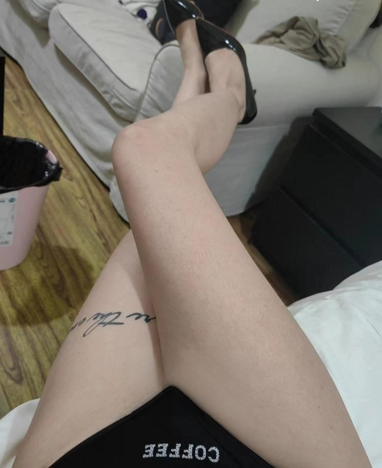 普陀纹身长腿小姐姐