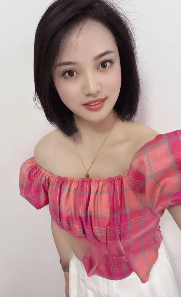 笑容甜美的小姐姐看着就舒服