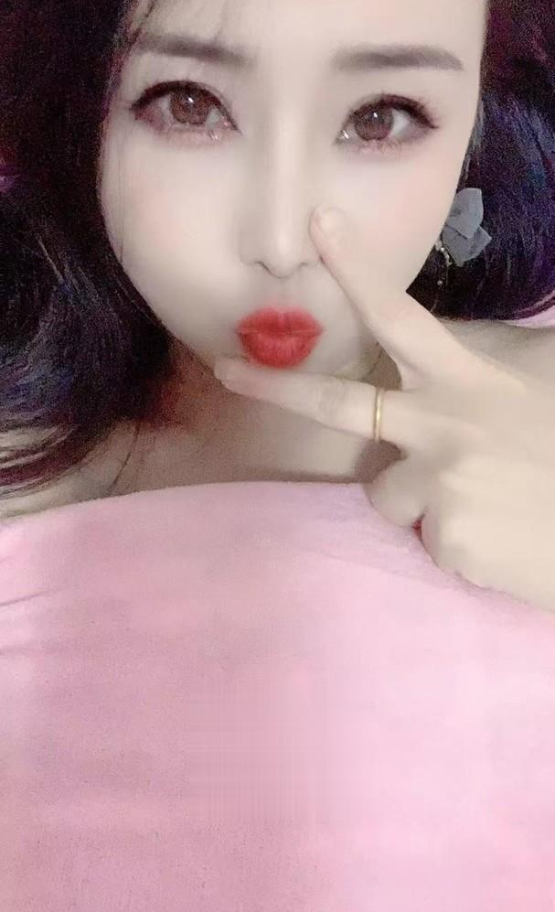 长腿曼妙女郎
