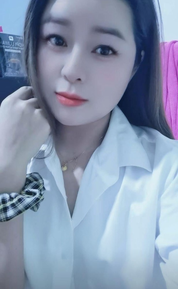 丰满风韵犹存的小雅