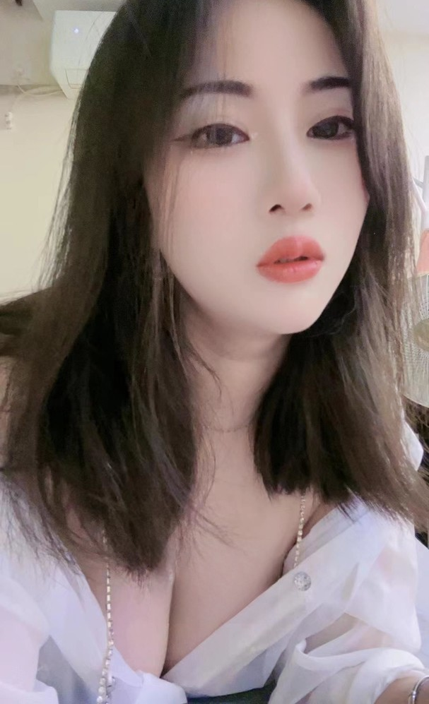 大胸宝藏女孩