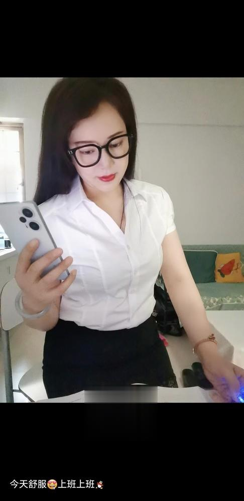 中项骚少妇