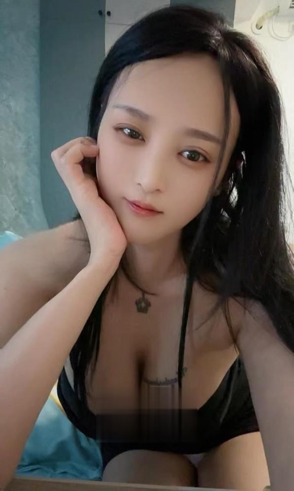 白云贝贝 咪咪大的一个手抓不住