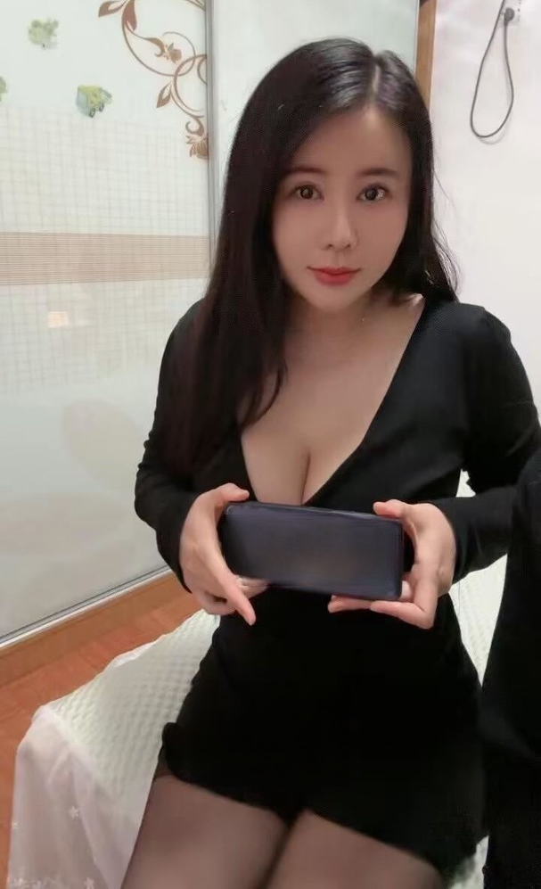 明桂苑两骚货