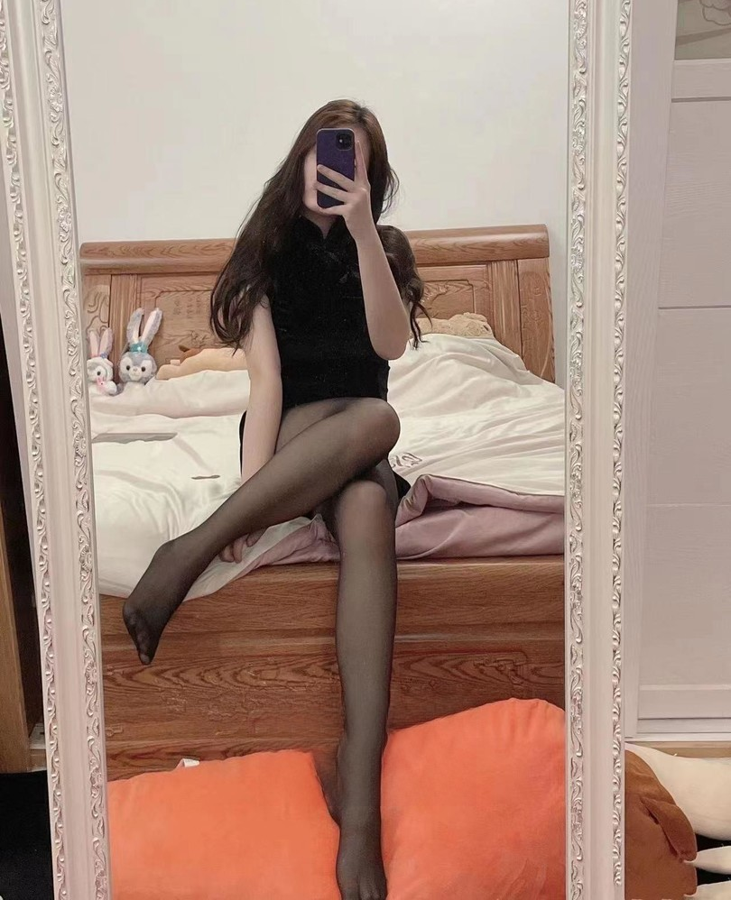 黑丝风骚性感美女