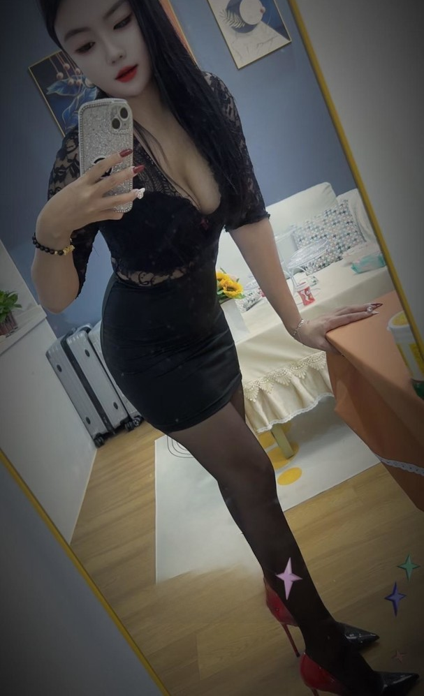 天鹅湖身材非常好小姐姐