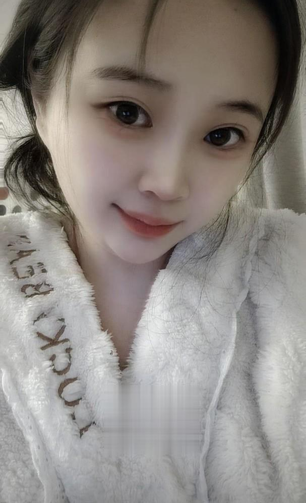 奶子圆润嫩白有弹性