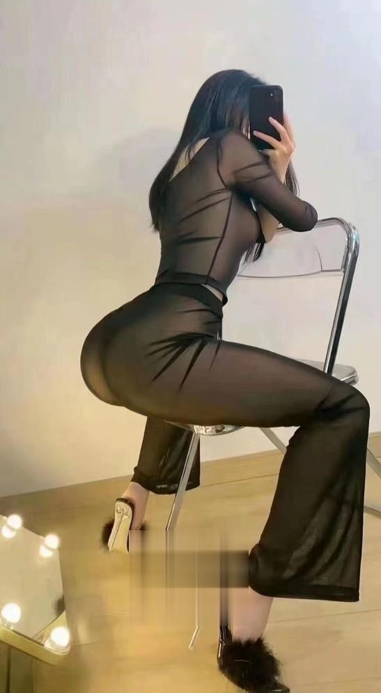 大胸翘臀服务系少妇