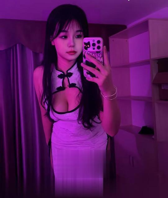 服务很贴心的少女