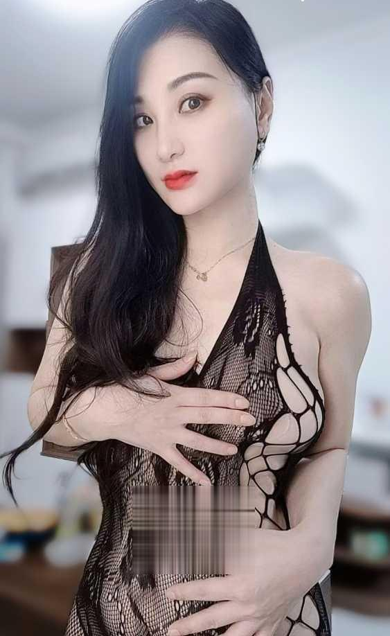 建邺制服性感大胸妹