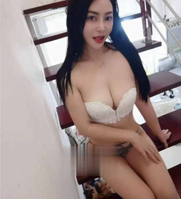 制服老师菲菲很风骚