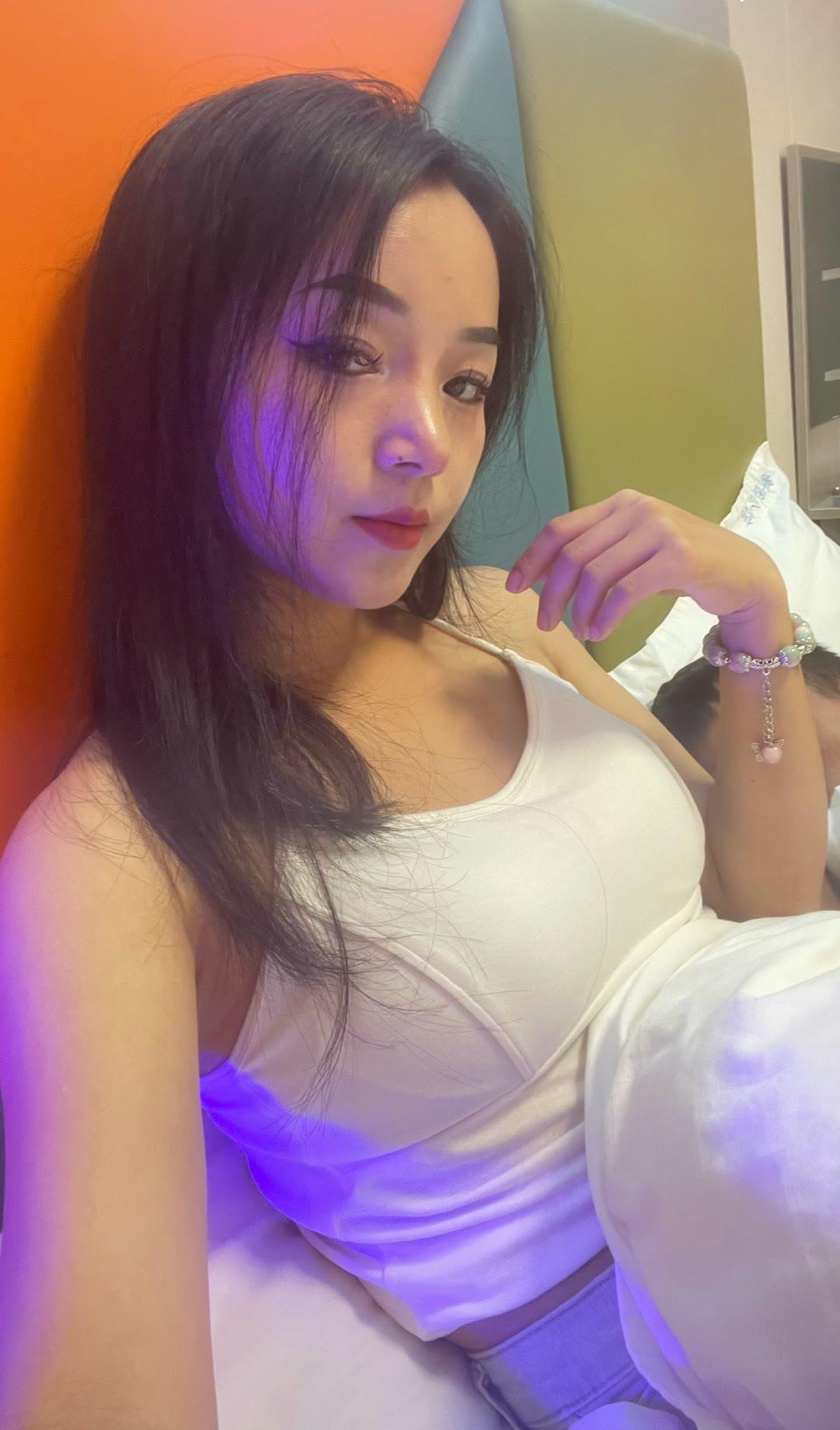 天津刚下海嫩妹骚货