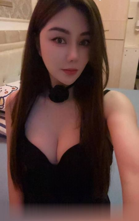 黑白丝长腿美足骚起来让你欲罢不能