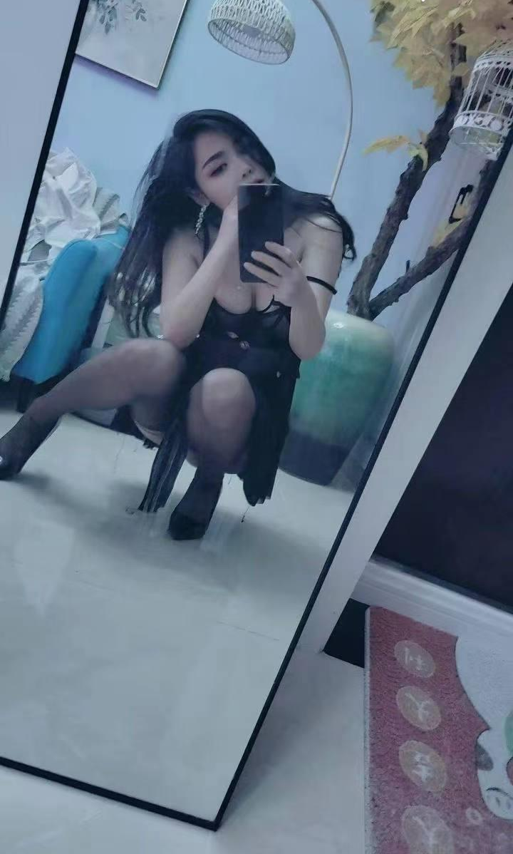 武昌粉嫩长腿黑丝小姐姐兼职