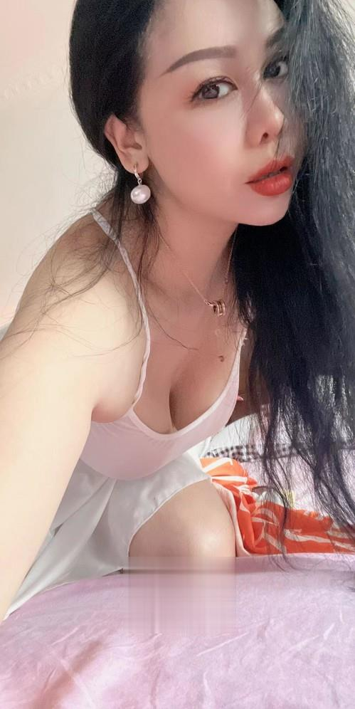 欧美型大奶小姐姐
