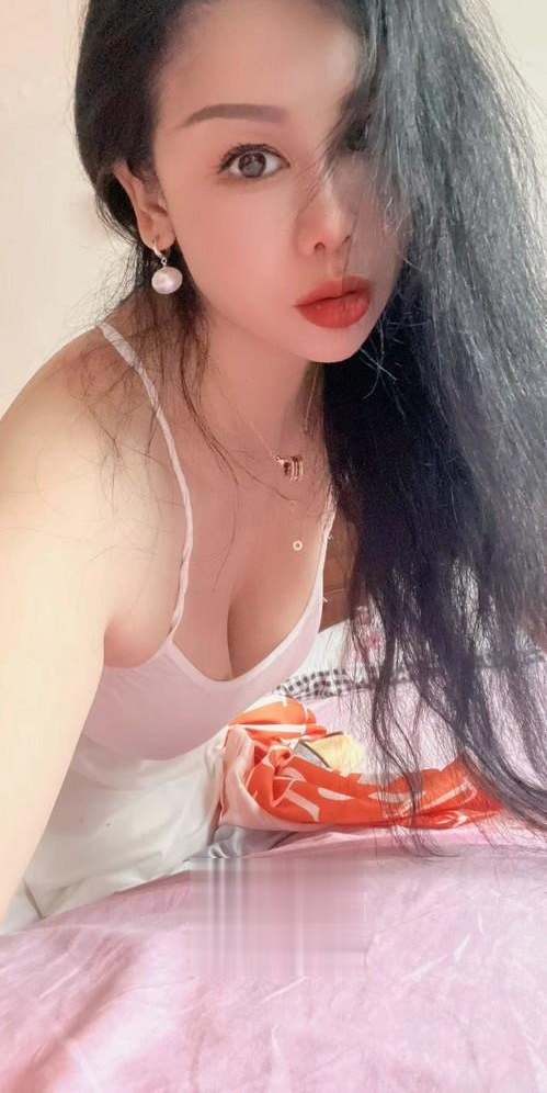 欧美型大奶小姐姐