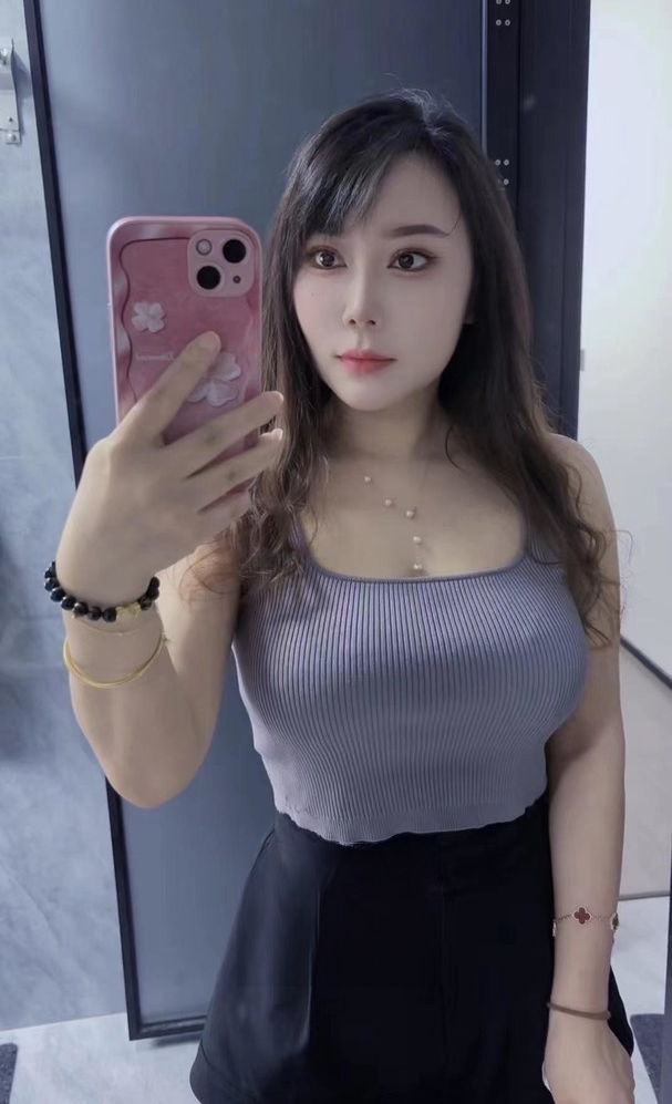 天津性感美白小姐姐