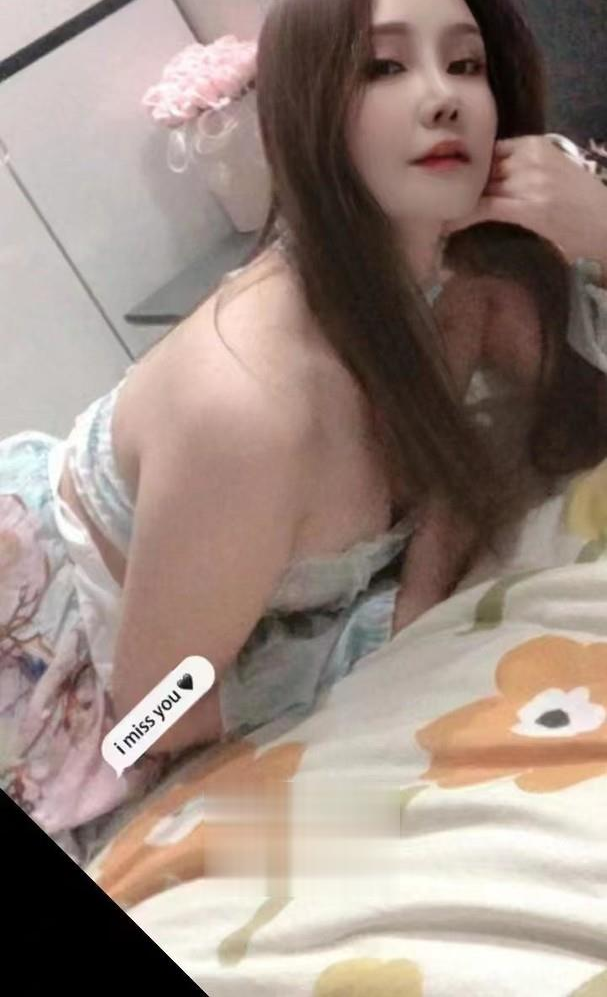 皮肤白的骚翘臀妹子