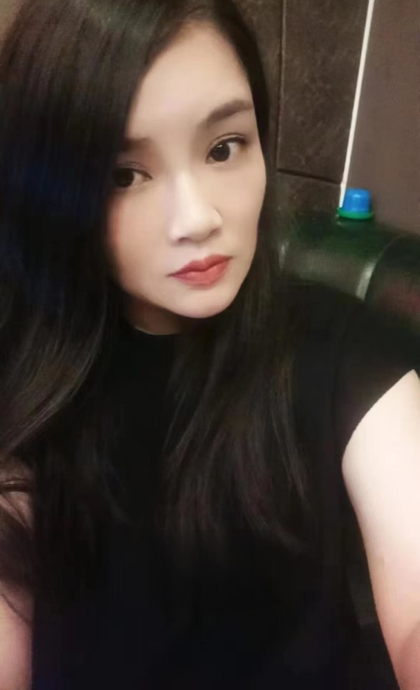 丰满肥臀小姐姐