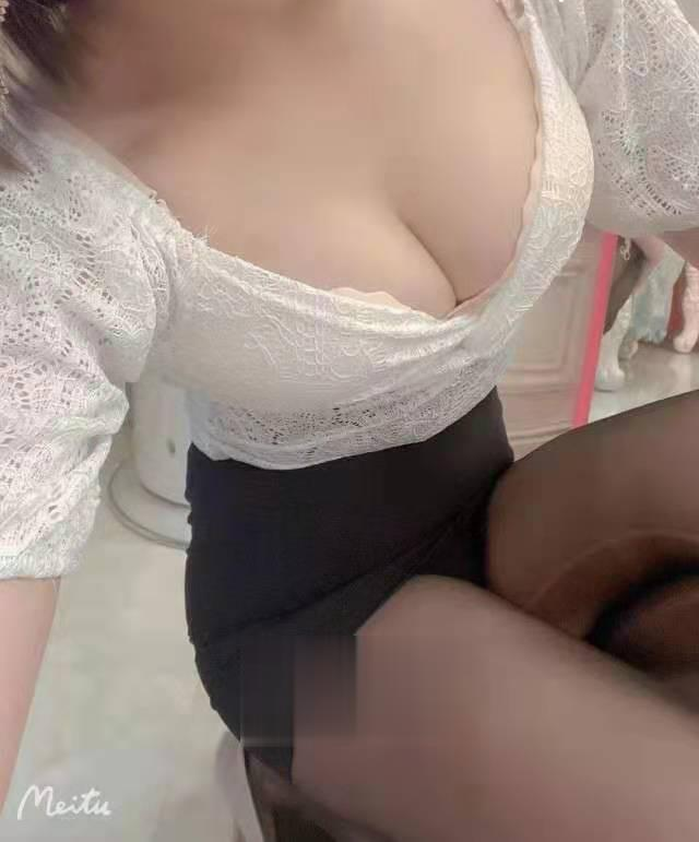 胸大服务好兼职少妇