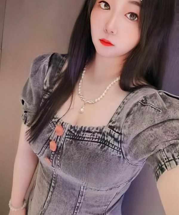 大胸兼职小姐姐