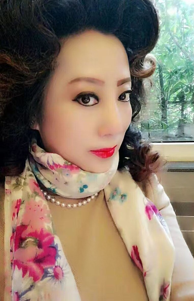 长发波浪熟女