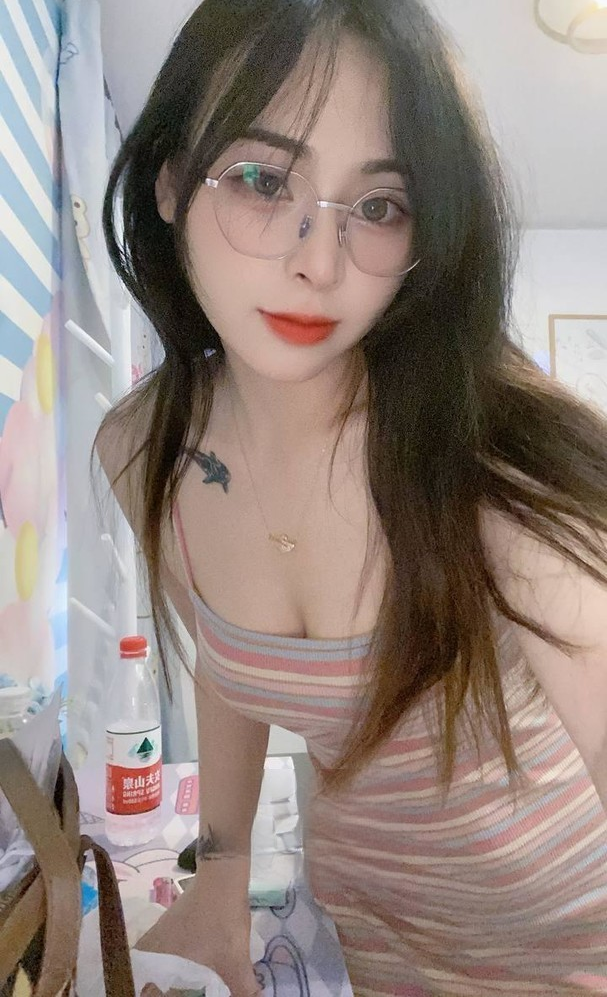 禅城性感嫩妹子