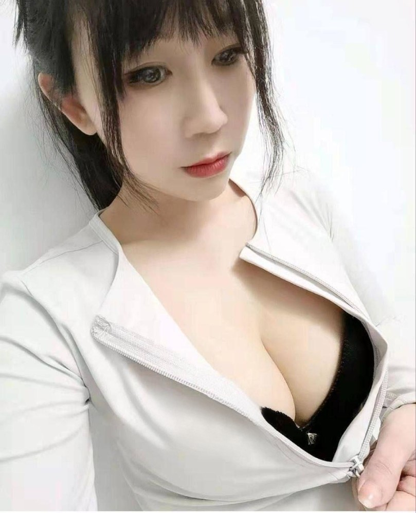 解放路白大胸妮妮