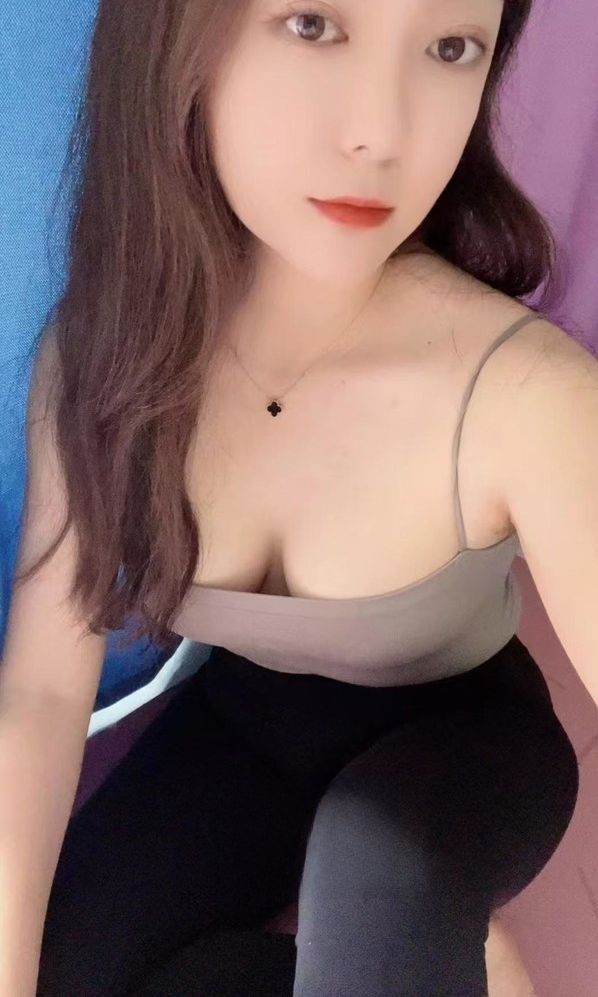 洪山珠圆玉润美女希希