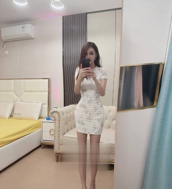 高挑长腿性感小少妇